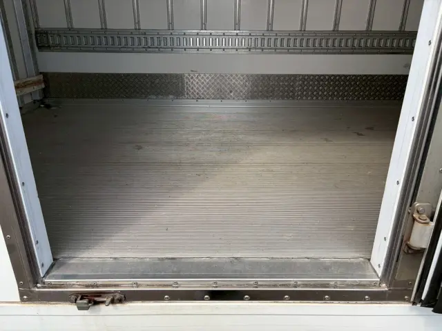 三菱 キャンター TKG-FEB50(2WD)の写真9