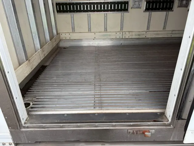 いすゞ エルフ TKG-NLR85AN(2WD)の写真9