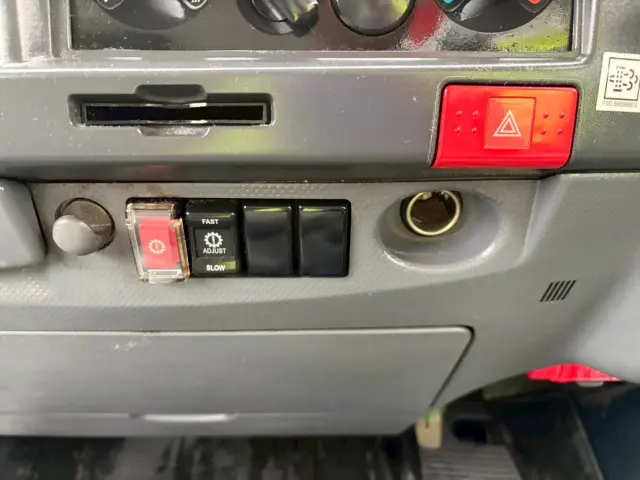 いすゞ エルフ TKG-NLR85AN(2WD)の写真44