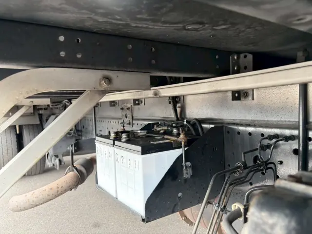 いすゞ フォワード TKG-FRR90T2(2WD)の写真23