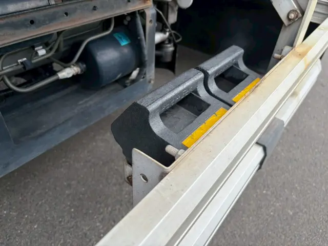 いすゞ フォワード TKG-FRR90T2(2WD)の写真25