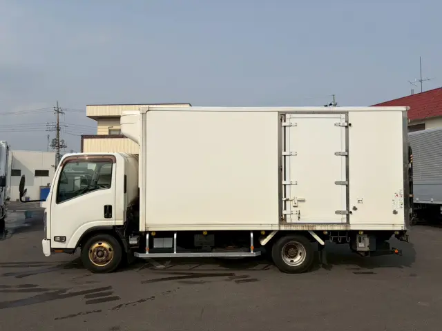 いすゞ エルフ BKG-NPR85AN(2WD)の写真6