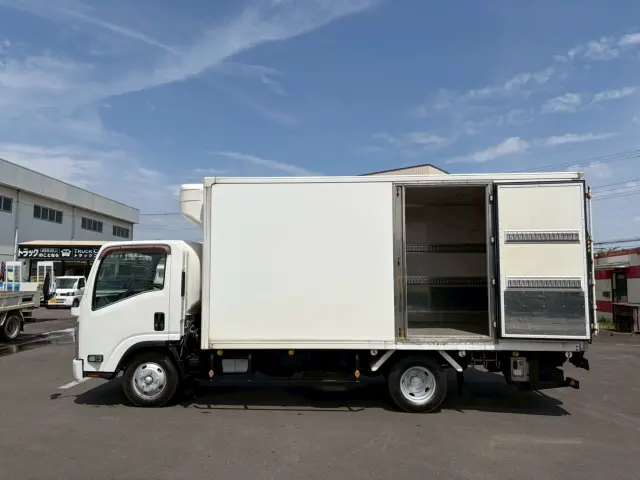 いすゞ エルフ BKG-NPR85AN(2WD)の写真6