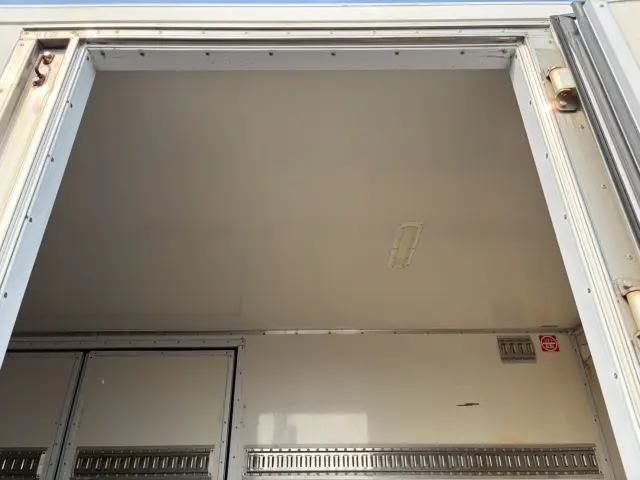 いすゞ エルフ BKG-NPR85AN(2WD)の写真8