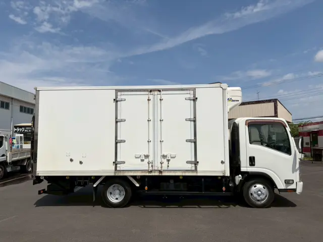 いすゞ エルフ BKG-NPR85AN(2WD)の写真9