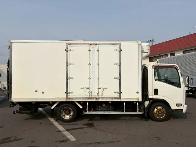 いすゞ エルフ BKG-NPR85AN(2WD)の写真10