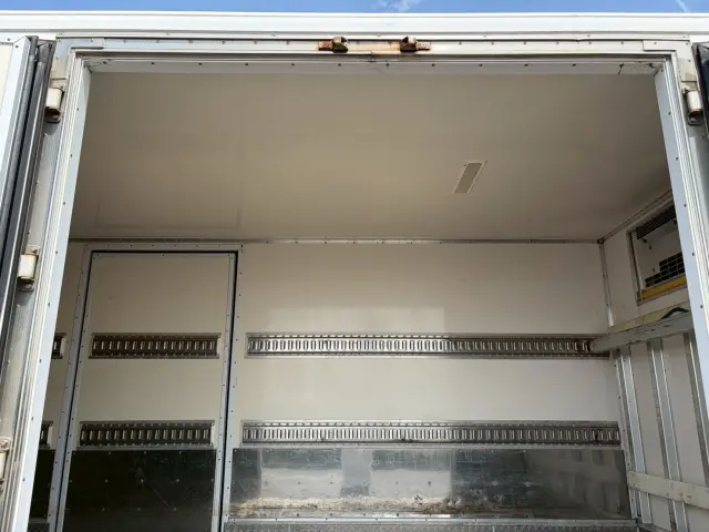 いすゞ エルフ BKG-NPR85AN(2WD)の写真11