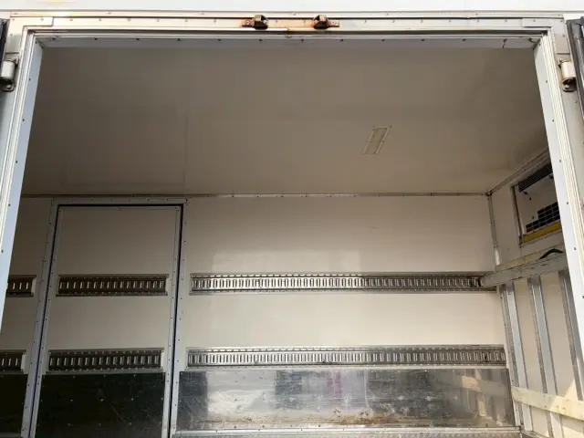 いすゞ エルフ BKG-NPR85AN(2WD)の写真12