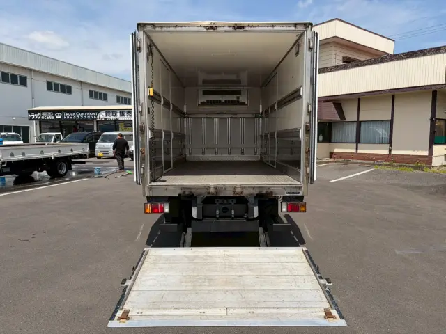 いすゞ エルフ BKG-NPR85AN(2WD)の写真16