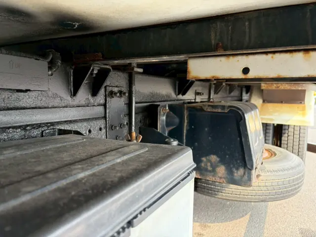 いすゞ エルフ BKG-NPR85AN(2WD)の写真20