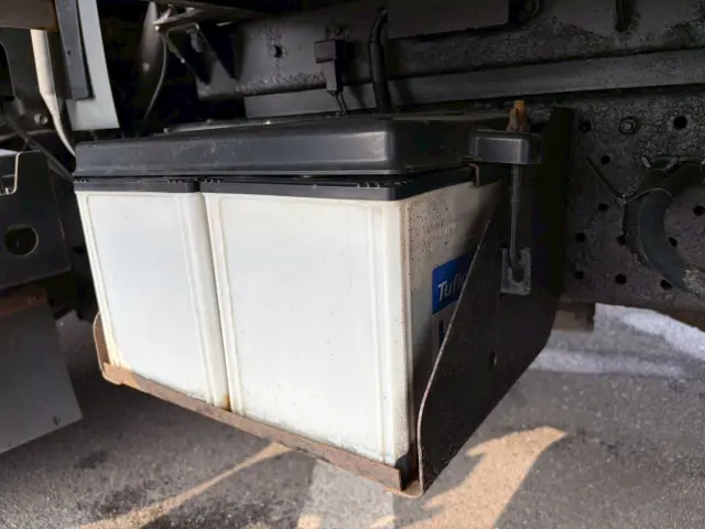 いすゞ エルフ BKG-NPR85AN(2WD)の写真21