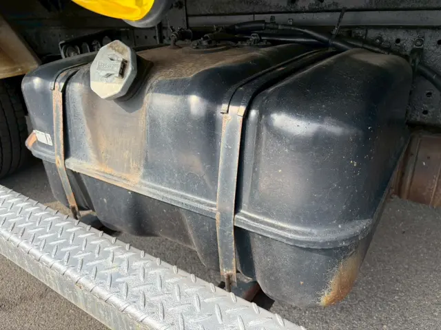 いすゞ エルフ BKG-NPR85AN(2WD)の写真30