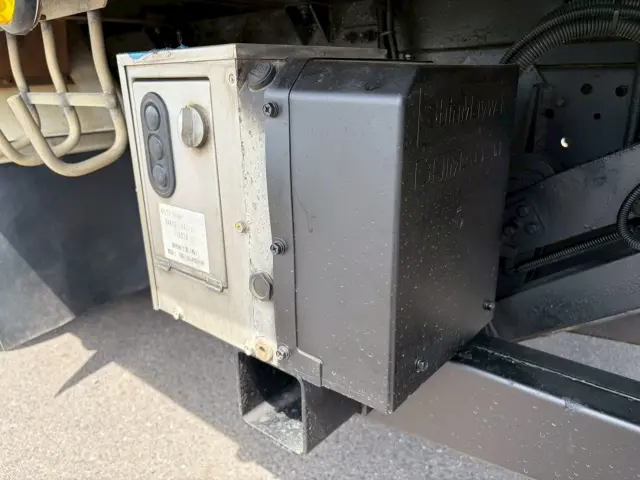いすゞ エルフ BKG-NPR85AN(2WD)の写真31