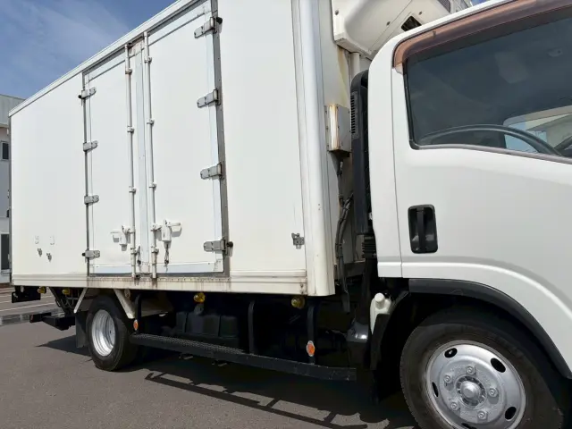 いすゞ エルフ BKG-NPR85AN(2WD)の写真32