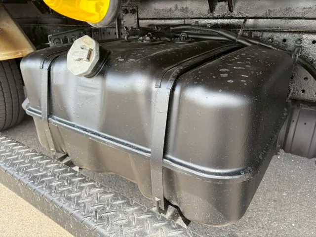 いすゞ エルフ BKG-NPR85AN(2WD)の写真34