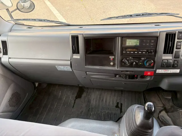 いすゞ エルフ BKG-NPR85AN(2WD)の写真44