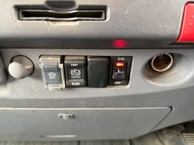 いすゞ エルフ BKG-NPR85AN(2WD)の写真46