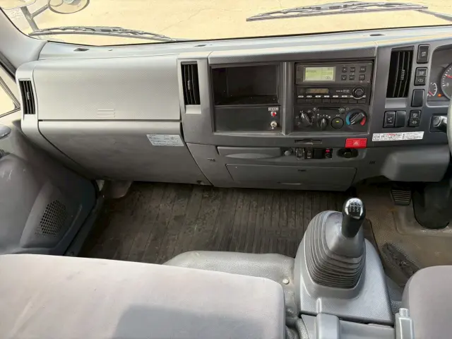 いすゞ エルフ BKG-NPR85AN(2WD)の写真47