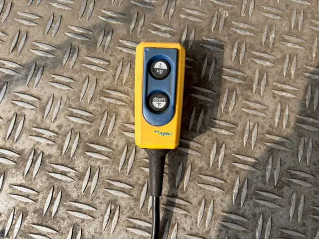 いすゞ エルフ BKG-NPR85AN(2WD)の写真50