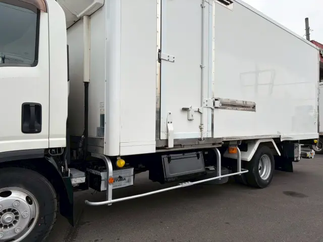 いすゞ エルフ TRG-NPR85AN(2WD)の写真16