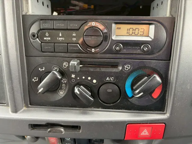 いすゞ エルフ TRG-NPR85AN(2WD)の写真46