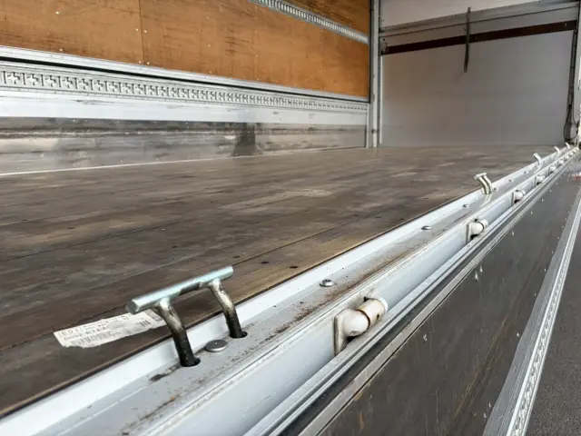 UD コンドル TKG-MK38C(2WD)の写真23