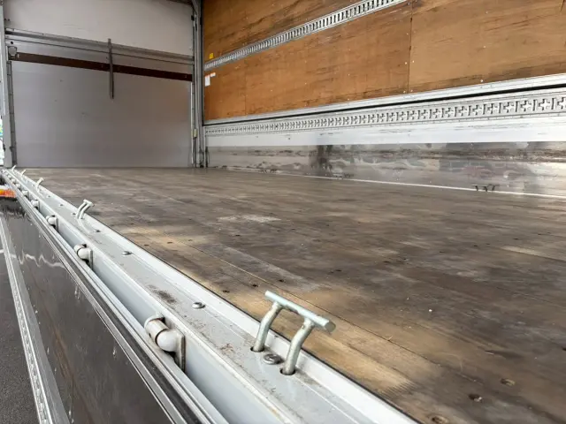 UD コンドル TKG-MK38C(2WD)の写真35