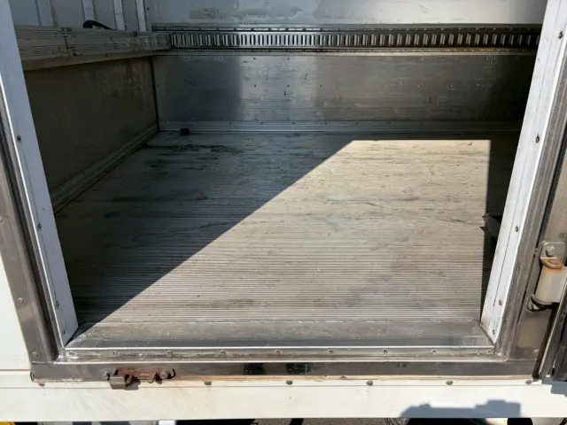 いすゞ エルフ TPG-NPR85AN(2WD)の写真9