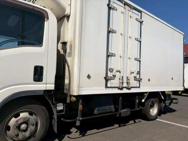 いすゞ エルフ TPG-NPR85AN(2WD)の写真14