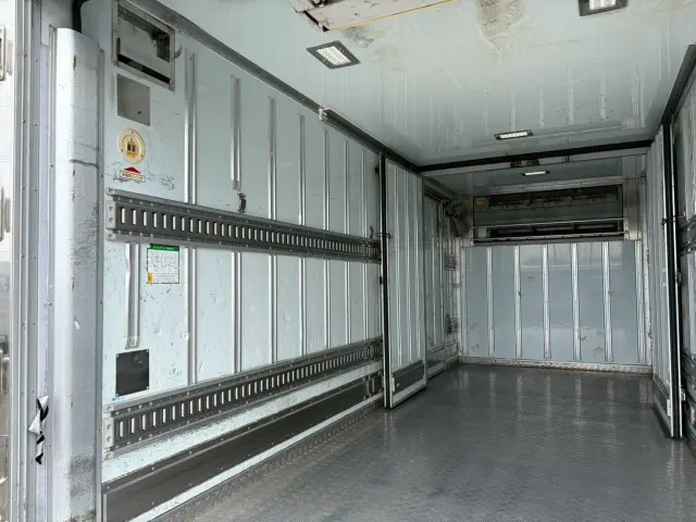 いすゞ エルフ TPG-NPR85N(2WD)の写真15