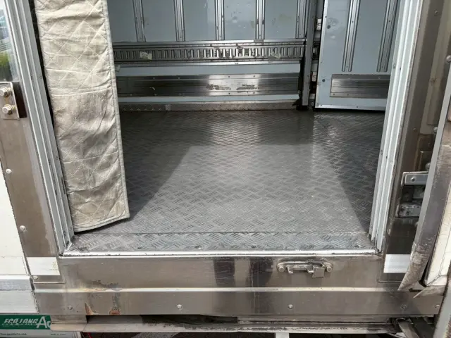 いすゞ エルフ TPG-NPR85N(2WD)の写真9