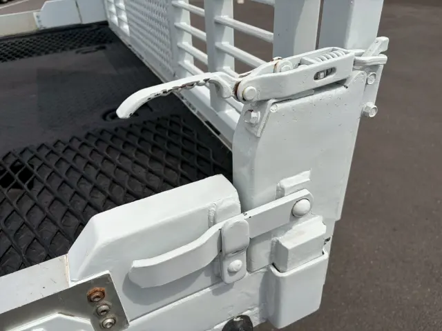 三菱 キャンター TPG-FEB80(2WD)の写真23