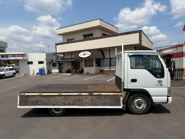 いすゞ エルフ KR-NKR81EA(2WD)の写真8