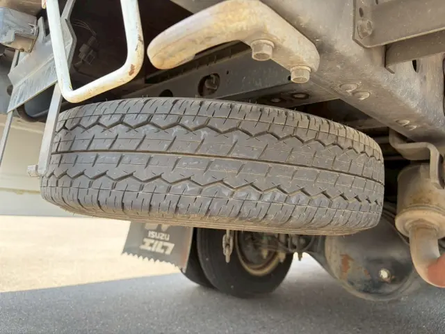 いすゞ エルフ KR-NKR81EA(2WD)の写真23
