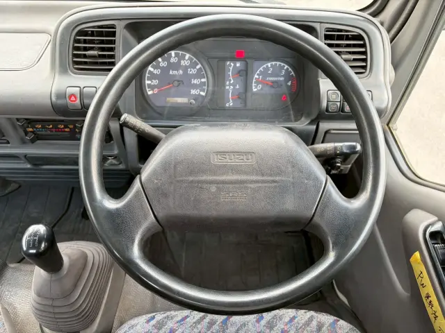 いすゞ エルフ KR-NKR81EA(2WD)の写真38