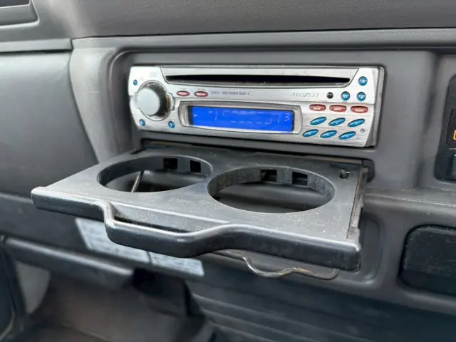 いすゞ エルフ KR-NKR81EA(2WD)の写真45