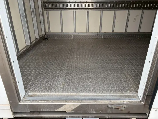 いすゞ エルフ TPG-NLR85N(2WD)の写真8