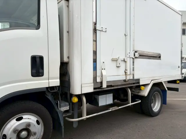 いすゞ エルフ TPG-NLR85N(2WD)の写真16