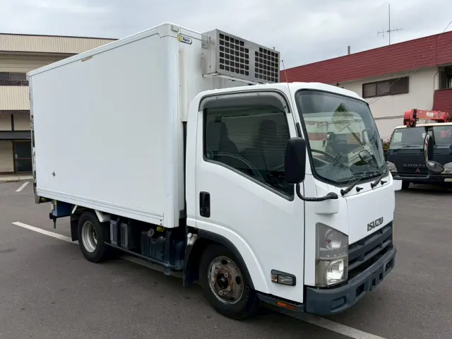 いすゞ エルフ BKG-NMR85AN(2WD)の写真4