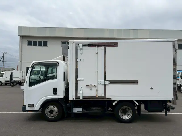 いすゞ エルフ BKG-NMR85AN(2WD)の写真5