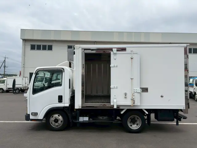 いすゞ エルフ BKG-NMR85AN(2WD)の写真6