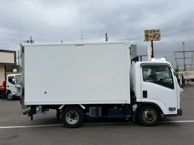 いすゞ エルフ BKG-NMR85AN(2WD)の写真9