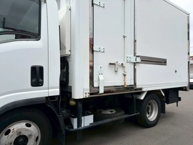いすゞ エルフ BKG-NMR85AN(2WD)の写真15