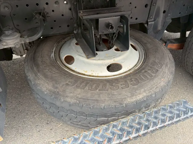 いすゞ エルフ BKG-NMR85AN(2WD)の写真18