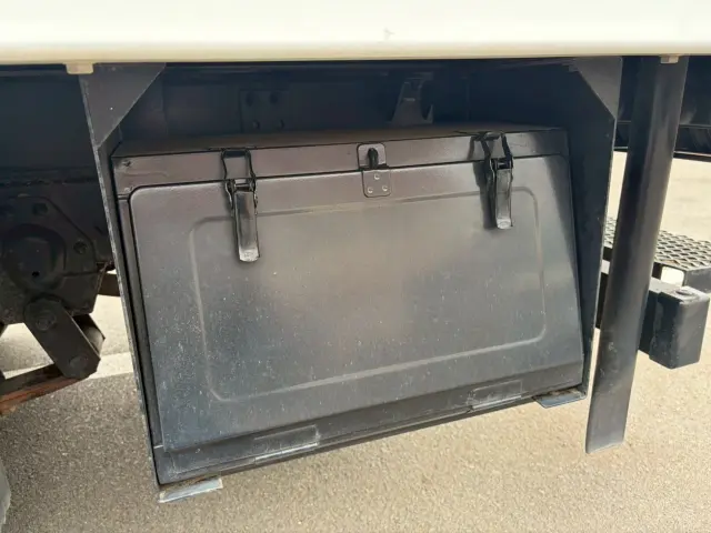 いすゞ エルフ BKG-NMR85AN(2WD)の写真21