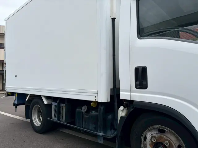 いすゞ エルフ BKG-NMR85AN(2WD)の写真22