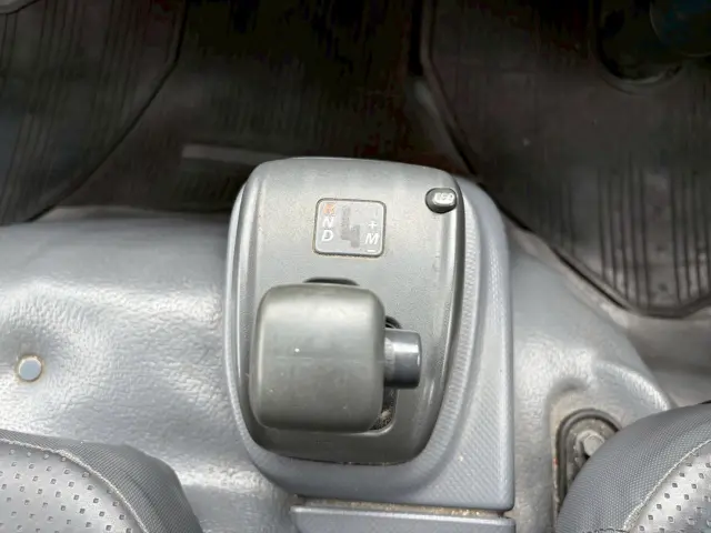 いすゞ エルフ BKG-NMR85AN(2WD)の写真39