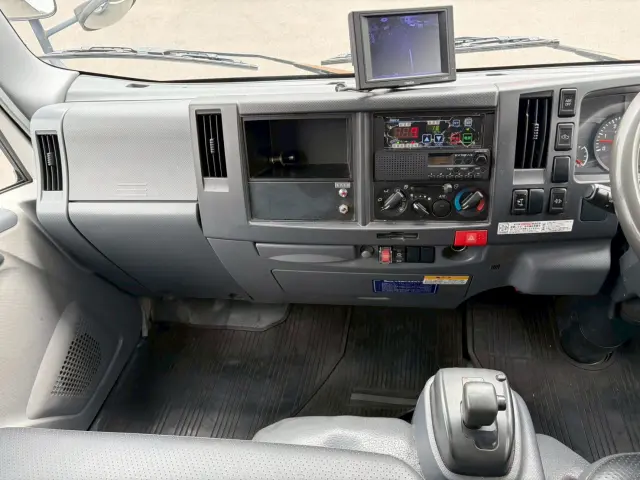 いすゞ エルフ BKG-NMR85AN(2WD)の写真42