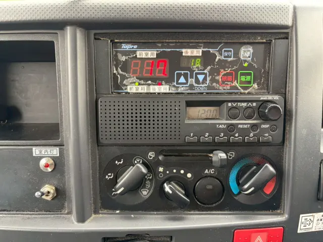 いすゞ エルフ BKG-NMR85AN(2WD)の写真44