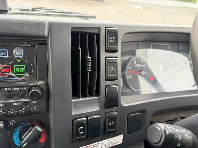 いすゞ エルフ BKG-NMR85AN(2WD)の写真46
